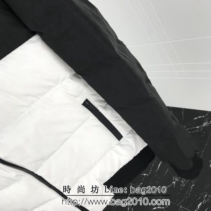 FENDI芬迪 2018SS秋冬 膠板小怪獸主題 白鵝絨羽絨服 高版本情侶款 ydi2147